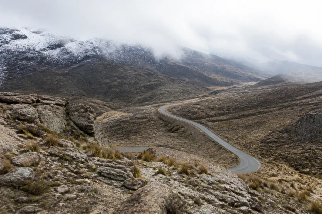 Mountain road on the Altas Cumbres route in Córdoba, Argentina, beneath low cloud.