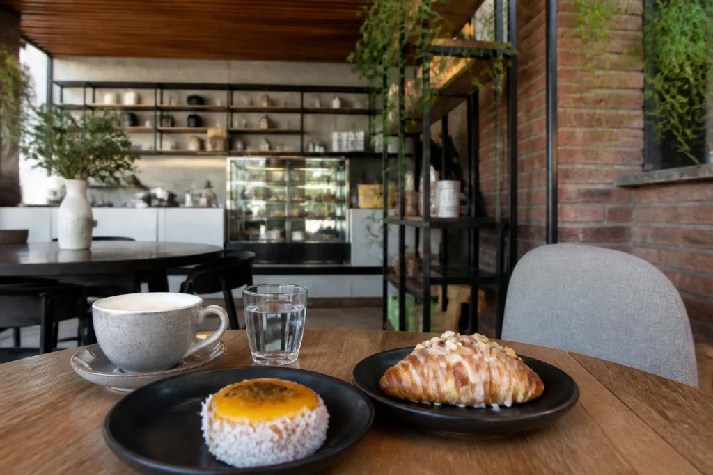 Coffee and pastries at Océanos Café y Casa de Té in General Alvear
