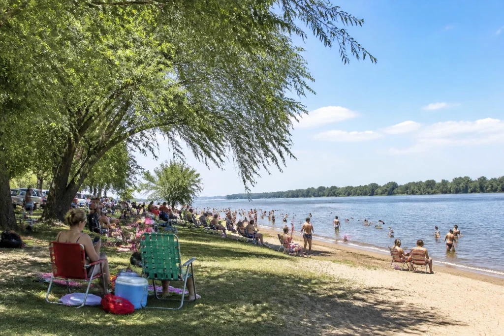 Summer balneario beside the Paraná River in La Paz, Entre Ríos